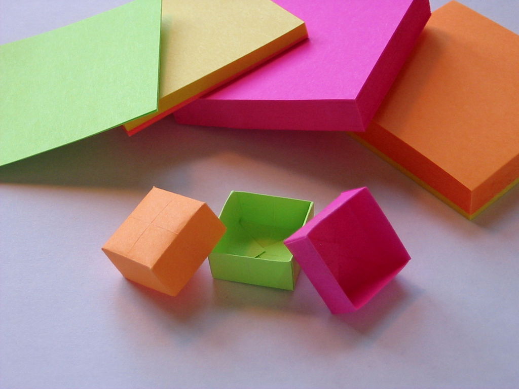 sticky note origami hear