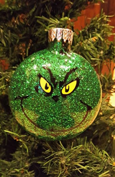 25+ MORE Grinch Crafts and Cute Treats